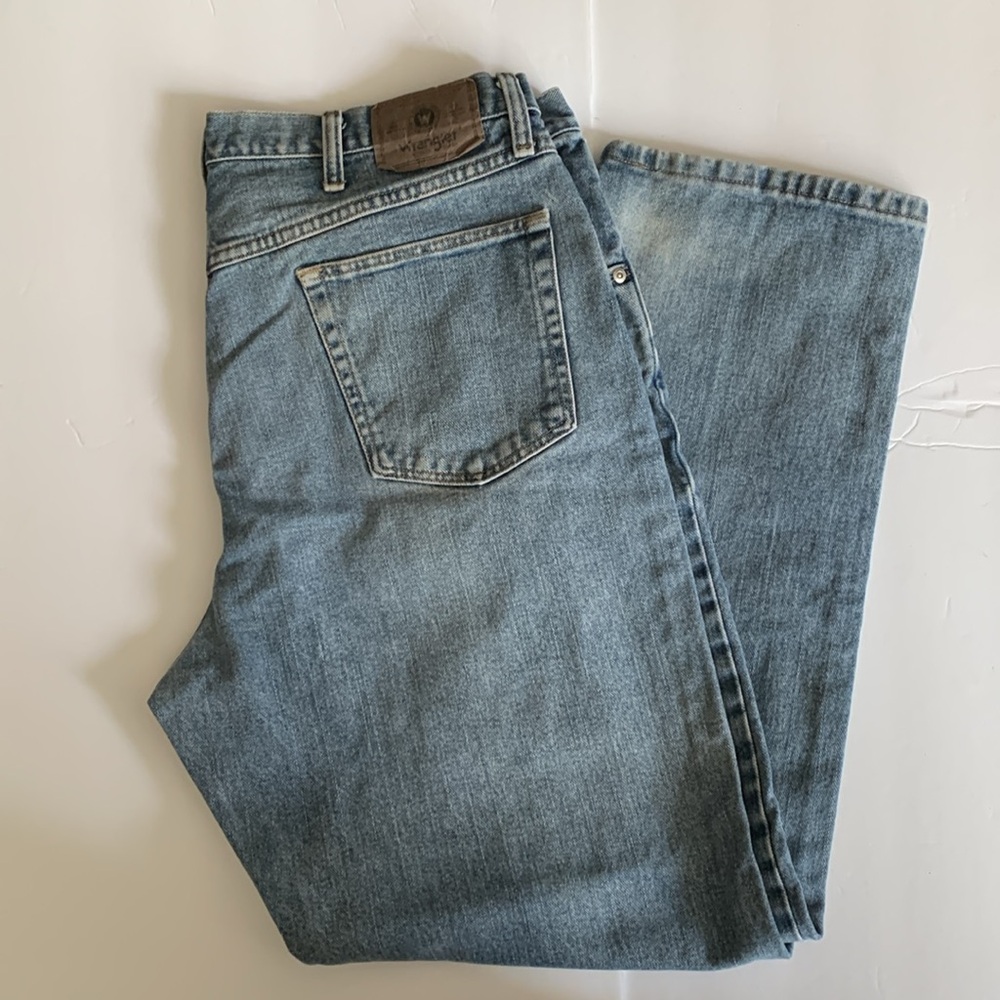 Wrangler Jeans 38 x 32 Classic light-med Blue - Great faded Denim condition